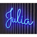 Neon z imieniem Julia