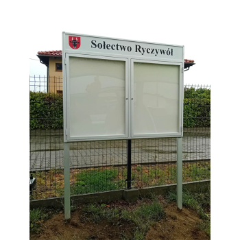Gablota dwudrzwiowa z szyldem NEV