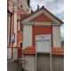 Gablota sołecka z szyldem NEV